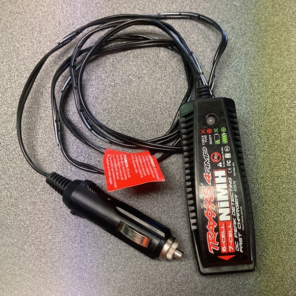 Traxxas 4 AMP Charger, traxxas 3000 Nimh battery trx connector, Ac-DC converter - Picture 2 of 7